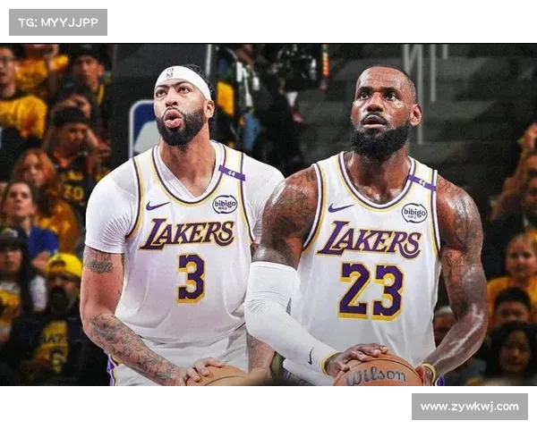 戴维斯谈詹姆斯与父子篮球对决的独特魅力与激烈对抗